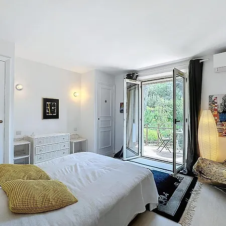 Hébergement de vacances House 95m In A Quiet Area In