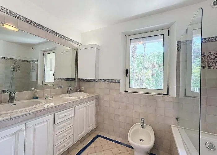 House 95m In A Quiet Area In Hébergement de vacances Saint-Tropez