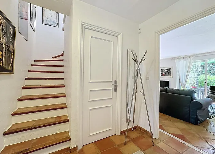 House 95m In A Quiet Area In * Saint-Tropez