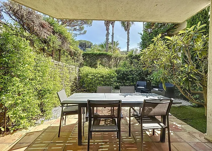 Hébergement de vacances House 95m In A Quiet Area In